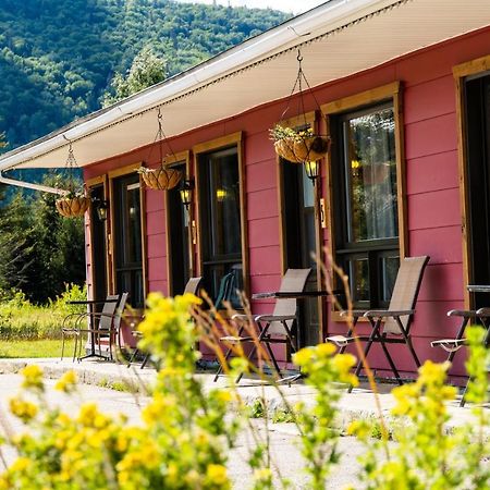 Auberge De Jeunesse Le Camp De Base Л'Анс-Сен-Жан Экстерьер фото